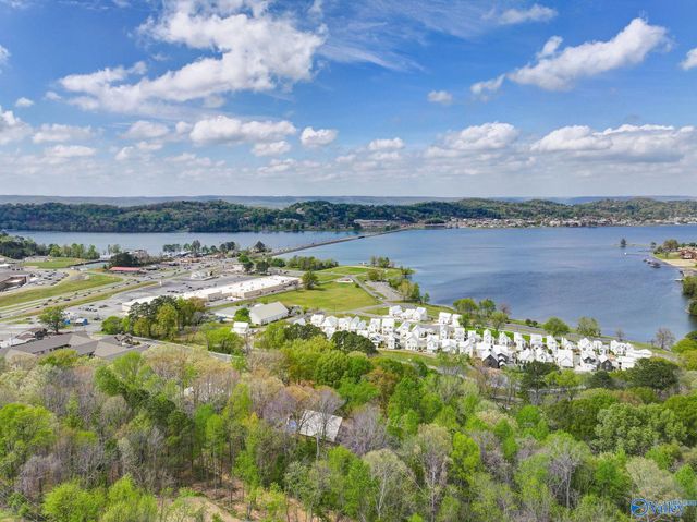 3018 Woodvue Road, Guntersville, AL 35976