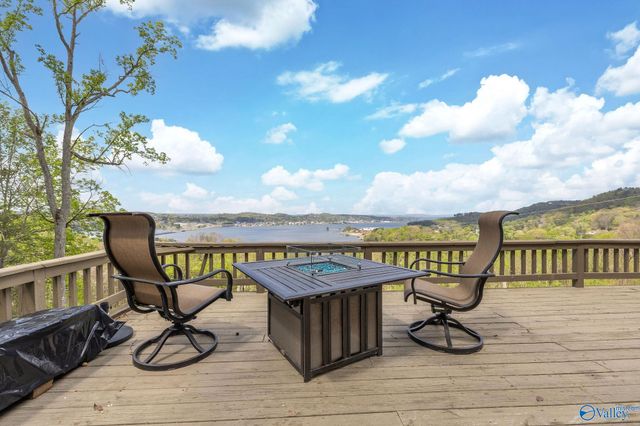 3018 Woodvue Road, Guntersville, AL 35976