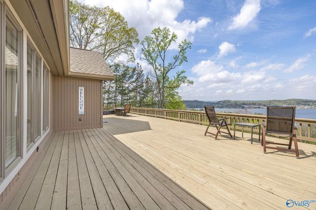 3018 Woodvue Road, Guntersville, AL 35976