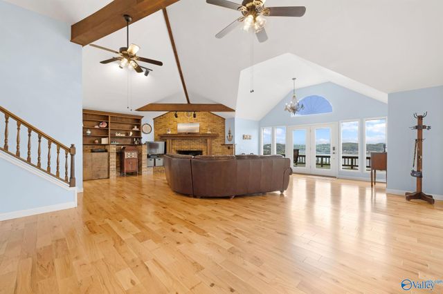 3018 Woodvue Road, Guntersville, AL 35976