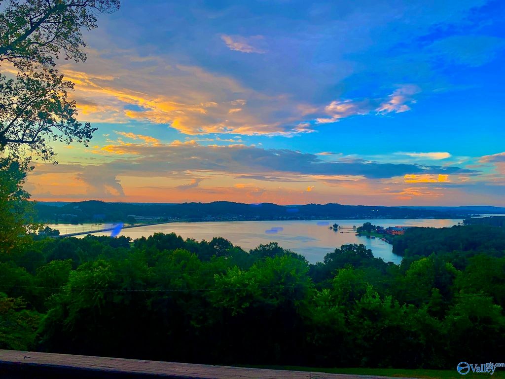 3018 Woodvue Road, Guntersville, AL 35976