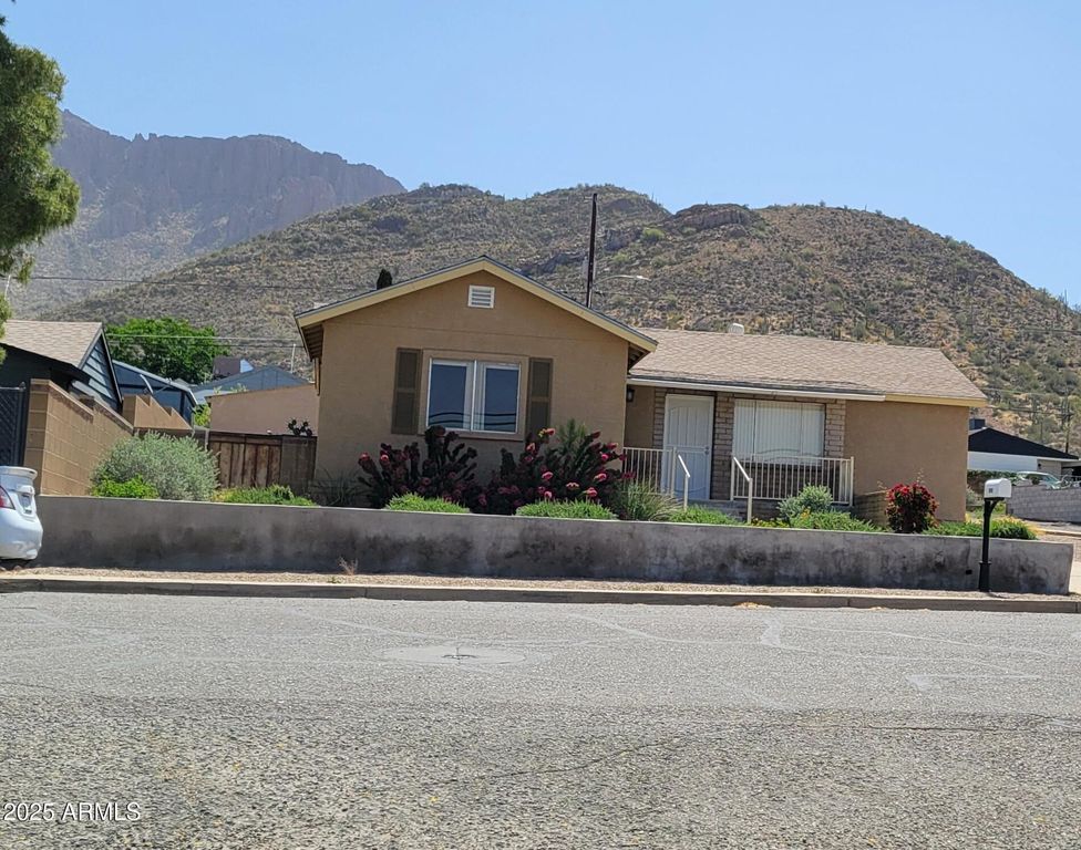 1097 S Stone Avenue, Superior, AZ 85173