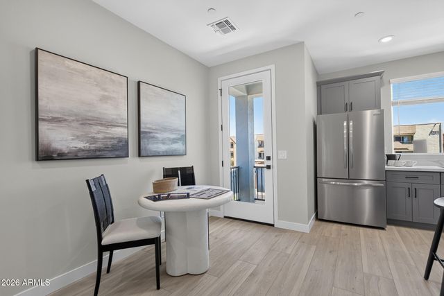 2601 E CLARENDON Avenue 19, Phoenix, AZ 85016
