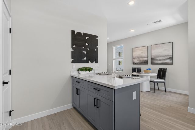 2601 E CLARENDON Avenue 19, Phoenix, AZ 85016