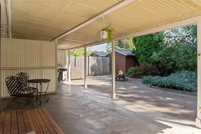 1781 NE 11th Avenue, Oak Harbor, WA 98277