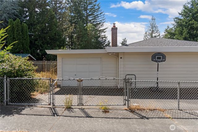 1781 NE 11th Avenue, Oak Harbor, WA 98277