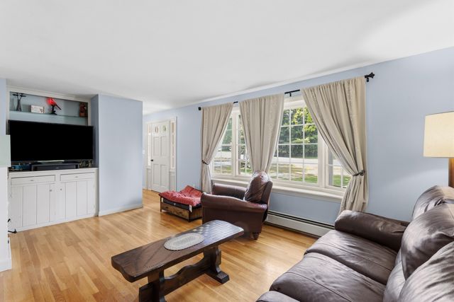 13 William Circle, Stratham, NH 03885