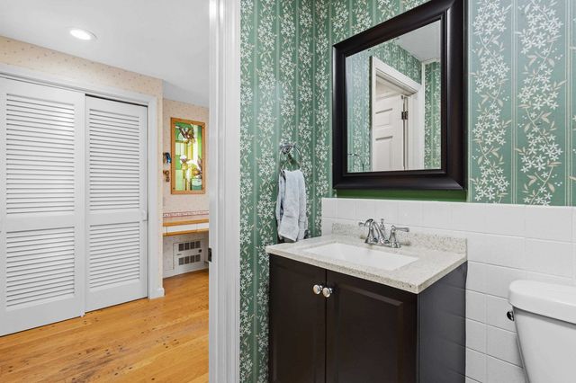 13 William Circle, Stratham, NH 03885