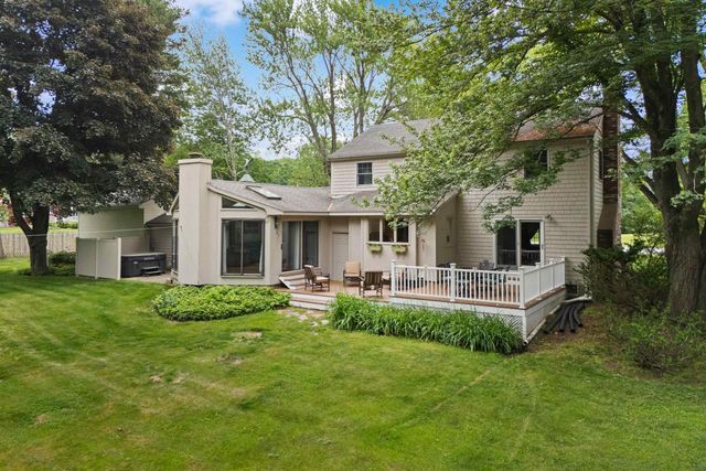 13 William Circle, Stratham, NH 03885
