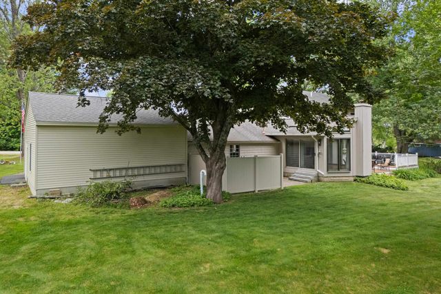 13 William Circle, Stratham, NH 03885