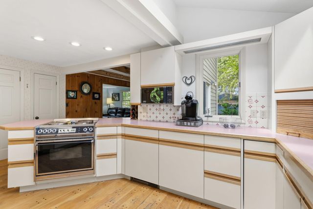 13 William Circle, Stratham, NH 03885