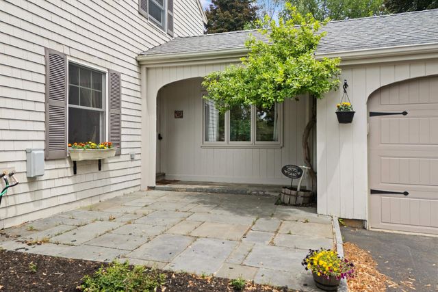 13 William Circle, Stratham, NH 03885