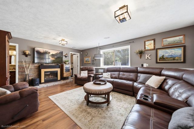 215 W Elcliff Ave, Spokane, WA 99218