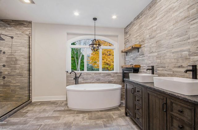 65589 Mound Road, Washington Twp, MI 48095