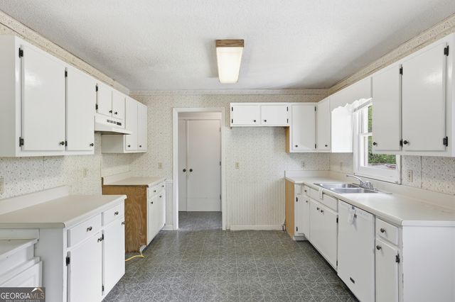 592 Potomac Drive, Tiger, GA 30576
