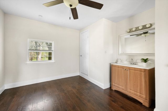 508 Lois Circle, Granbury, TX 76049