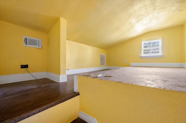 508 Lois Circle, Granbury, TX 76049