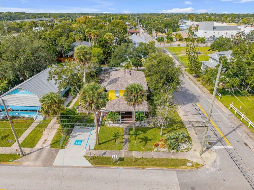 Image 13 of property listing at 200 LIVE OAK STREET, New Smyrna Beach, FL 32168
