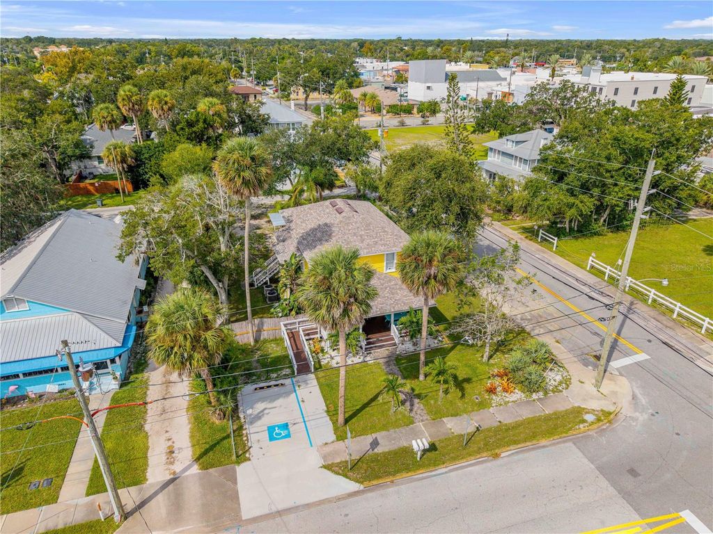 Image 14 of property listing at 200 LIVE OAK STREET, New Smyrna Beach, FL 32168