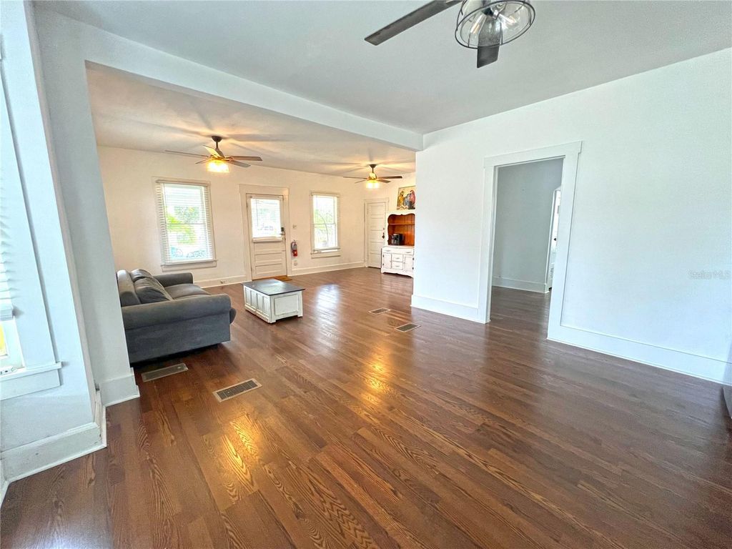 Image 19 of property listing at 200 LIVE OAK STREET, New Smyrna Beach, FL 32168