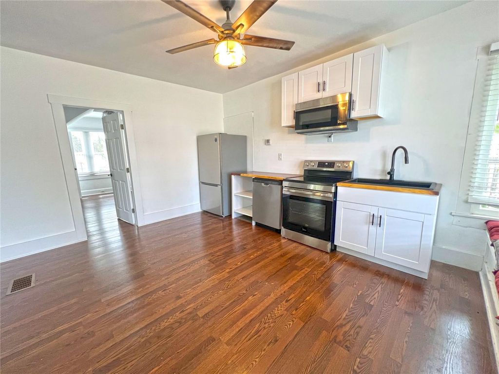 Image 21 of property listing at 200 LIVE OAK STREET, New Smyrna Beach, FL 32168