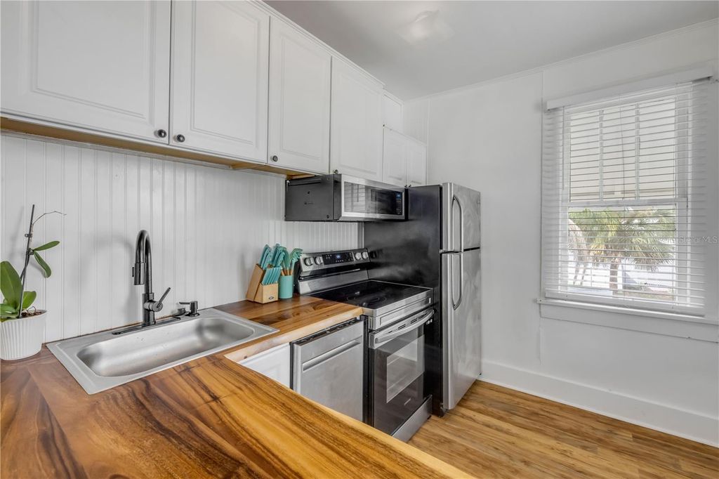 Image 36 of property listing at 200 LIVE OAK STREET, New Smyrna Beach, FL 32168