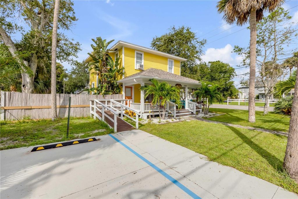 Image 10 of property listing at 200 LIVE OAK STREET, New Smyrna Beach, FL 32168