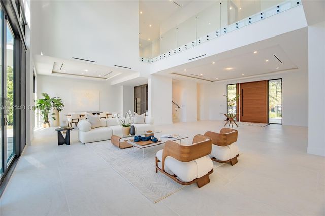 9840 SW 73rd Ct, Pinecrest, FL 33156