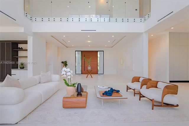 9840 SW 73rd Ct, Pinecrest, FL 33156