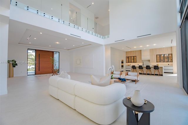 9840 SW 73rd Ct, Pinecrest, FL 33156