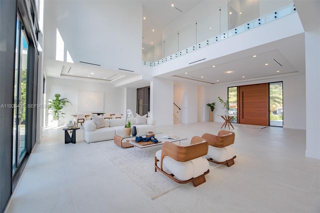 9840 SW 73rd Ct, Pinecrest, FL 33156