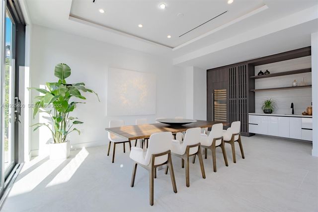 9840 SW 73rd Ct, Pinecrest, FL 33156