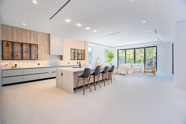 9840 SW 73rd Ct, Pinecrest, FL 33156