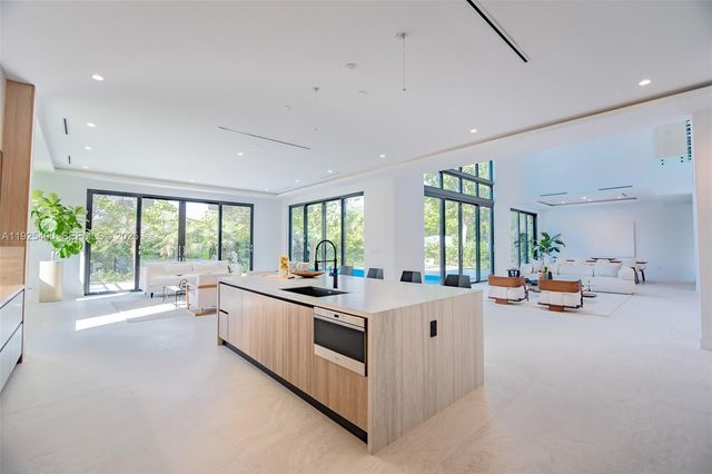 9840 SW 73rd Ct, Pinecrest, FL 33156