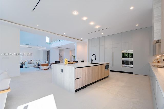 9840 SW 73rd Ct, Pinecrest, FL 33156