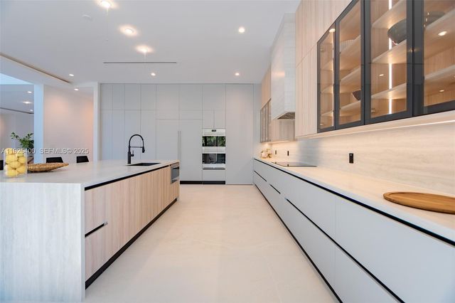 9840 SW 73rd Ct, Pinecrest, FL 33156