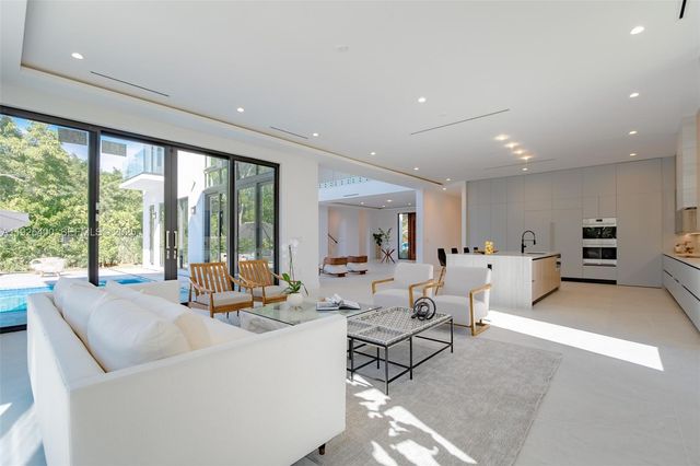 9840 SW 73rd Ct, Pinecrest, FL 33156