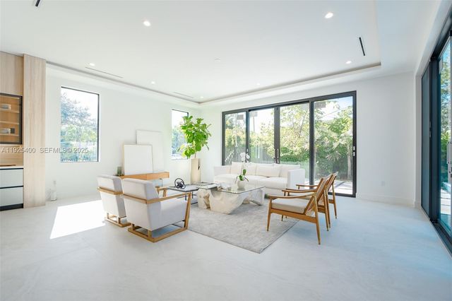 9840 SW 73rd Ct, Pinecrest, FL 33156