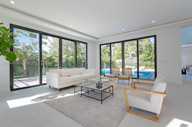 9840 SW 73rd Ct, Pinecrest, FL 33156