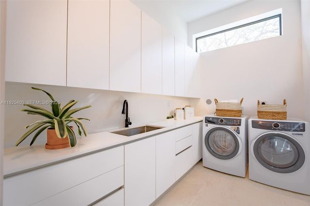 9840 SW 73rd Ct, Pinecrest, FL 33156