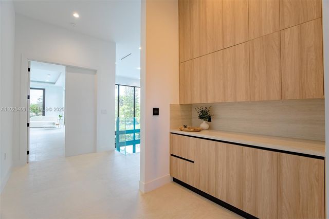 9840 SW 73rd Ct, Pinecrest, FL 33156