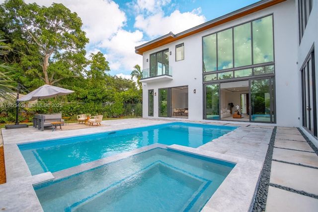 9840 SW 73rd Ct, Pinecrest, FL 33156