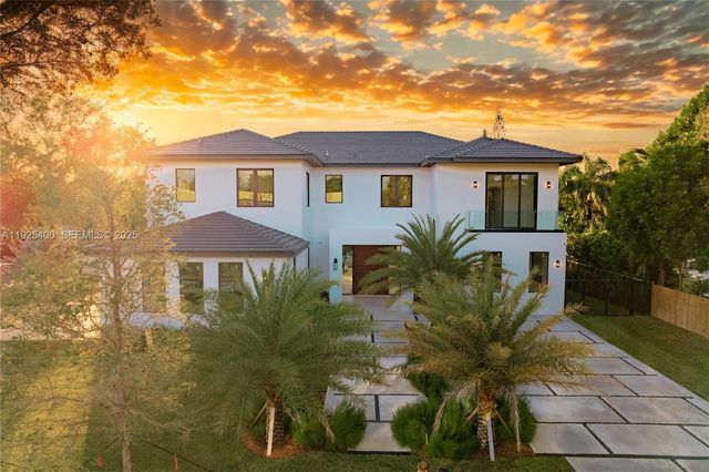 9840 SW 73rd Ct, Pinecrest, FL 33156