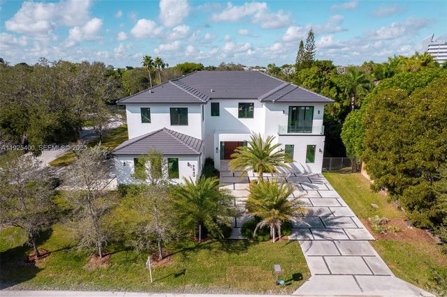 9840 SW 73rd Ct, Pinecrest, FL 33156