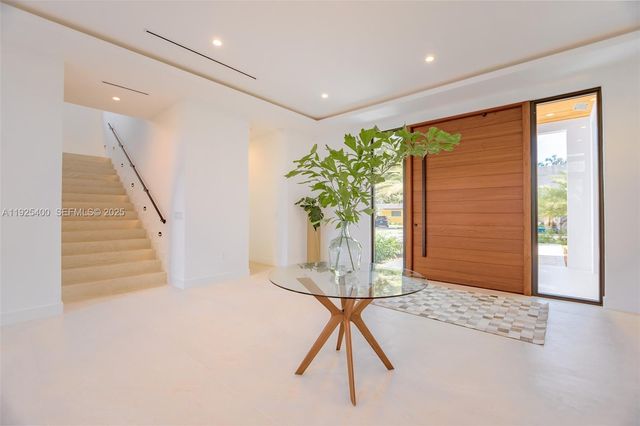 9840 SW 73rd Ct, Pinecrest, FL 33156