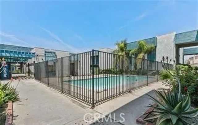 8801 Willis B6, Panorama City, CA 91402