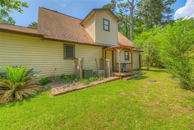 647 Moose Drive, Onalaska, TX 77360