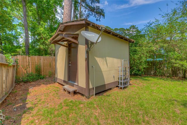 647 Moose Drive, Onalaska, TX 77360