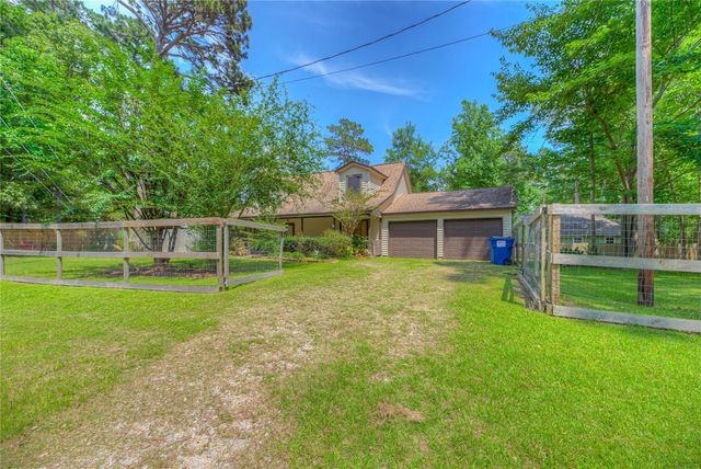 647 Moose Drive, Onalaska, TX 77360