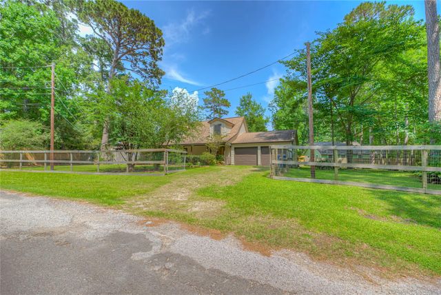 647 Moose Drive, Onalaska, TX 77360